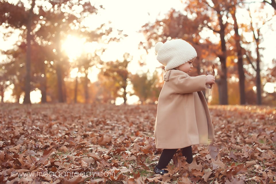 tulsa-baby-toddler-photographer-leaves-in-the-park-tulsa